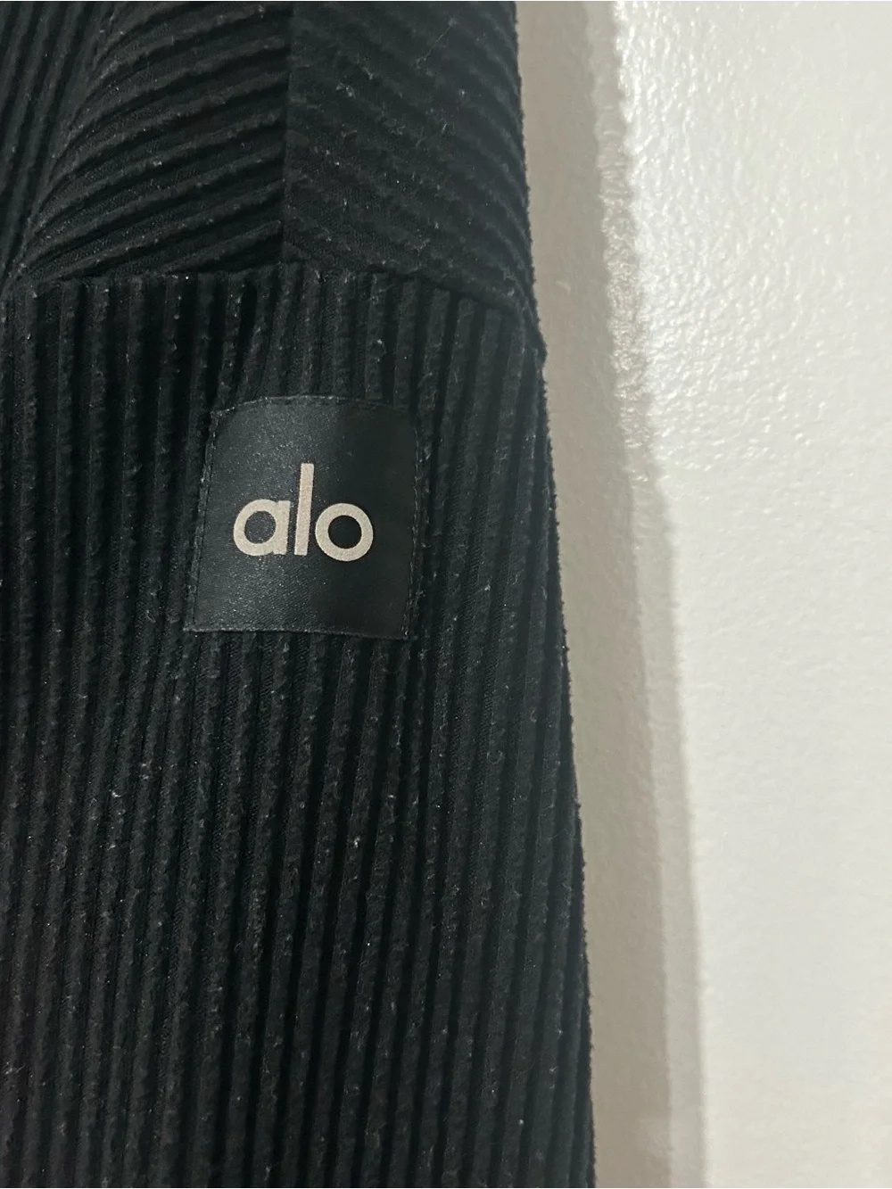 ALO Yoga Black Cropped Ribbed Hoodie.Size small